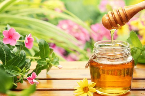 女人长期喝蜂蜜水好吗？男人喝蜂蜜好吗？