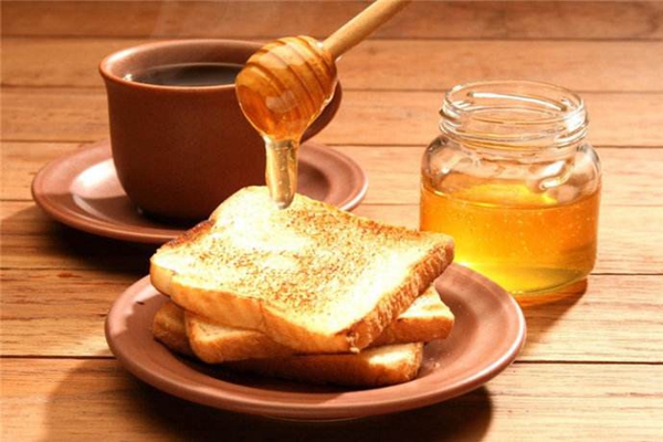 早晨空腹喝蜂蜜水的危害？蜂蜜水什么时候喝好？